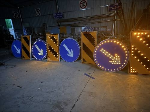 邯郸邯郸河南太阳能交通标牌 河南自发光交通路标牌厂家